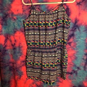 🦋Patterned romper w/ pockets